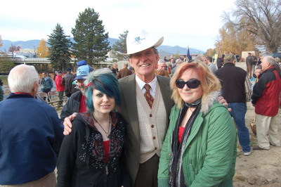 Governor with Palins